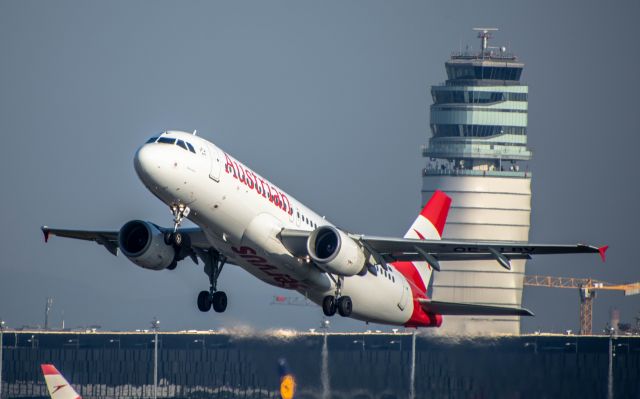 Airbus A320 (OE-LBV)