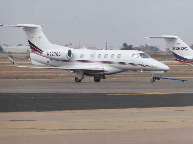 Embraer Phenom 300 (N327QS)