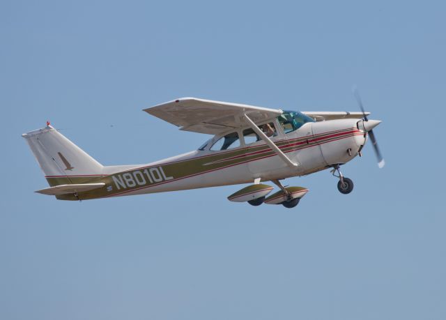 Cessna Skyhawk (N8010L)