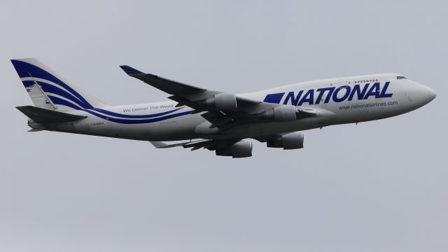 Boeing 747-400 (N756CA)