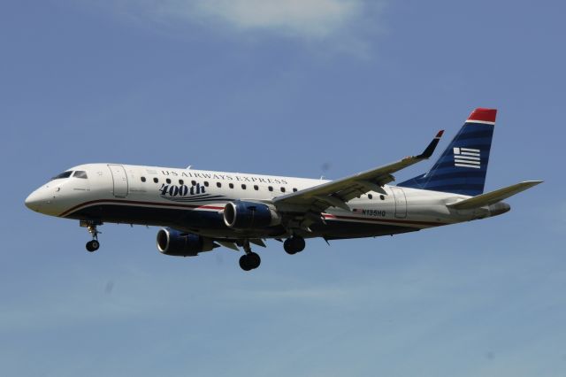 Embraer 175 (N135HQ)