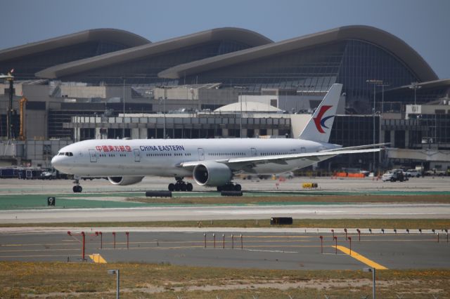 BOEING 777-300ER (B-7881)