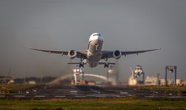 BOEING 777-300 (JA755A)