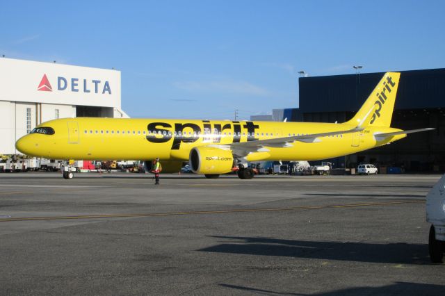 Airbus A321 (N728NK) - Brand new banana!