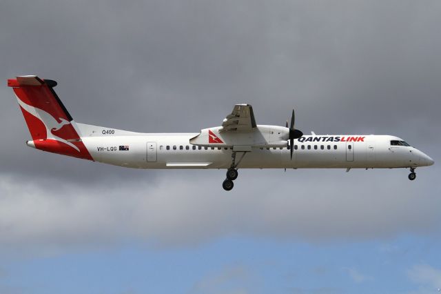 de Havilland Dash 8-400 (VH-LQG)