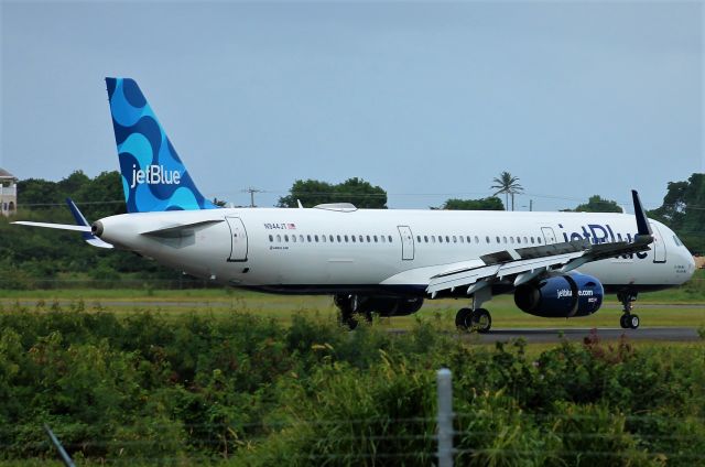 Airbus A321 (N944JT)
