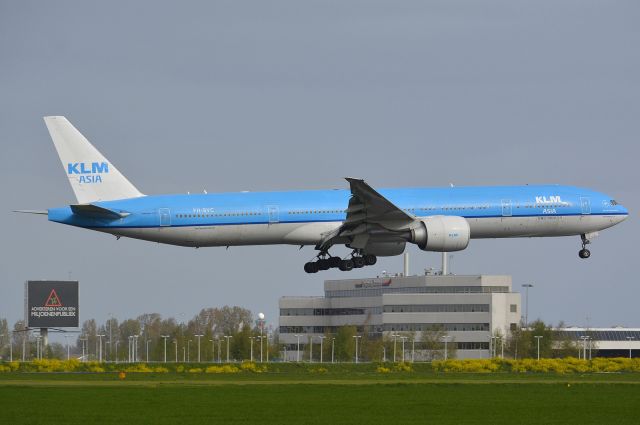 BOEING 777-300ER (PH-BVC)