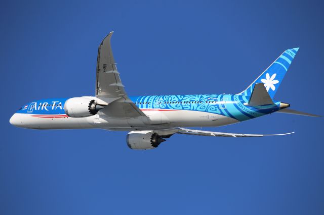 Boeing 787-9 Dreamliner (F-OMUA)