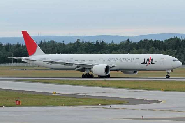 BOEING 777-300 (JA736J)