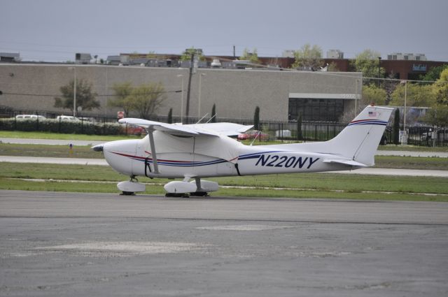 Cessna Skyhawk (N220NY)