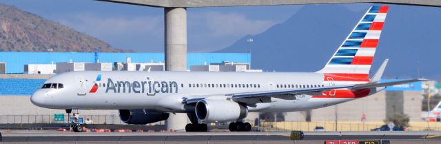 Boeing 757-200 (N207UW) - Phoenix Sky Harbor International Airport 28DEC19