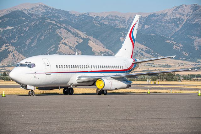 Boeing 737-200 (N467TW) - Pretty old 737-200 sitting at KBZN