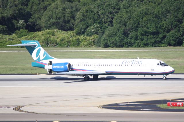 Boeing 717-200 (N991AT) - AirTran Flight 133 (N991AT) arrives on Runway 1L at Tampa International Airport following a flight from Hartsfield-Jackson Atlanta International Airport