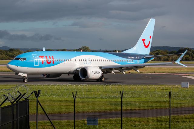 Boeing 737-700 (G-TUMO)