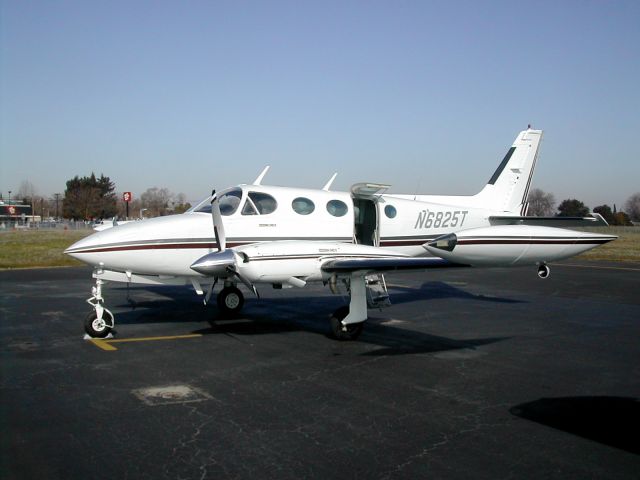 Cessna 340 (N6825T)