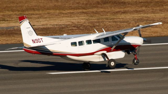 Cessna Caravan (N9GT) - 2O402 to Larsen Bay KLN lifting one gear off at a time on runway 8br /Reg: N9GTbr /MSN: 208-00153br /Type: Cessna 208B Grand Caravan--C208