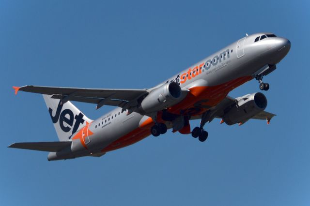 Airbus A320 (VH-VGD) - Getting airborne off runway 23. Monday, 14th April, 2014.