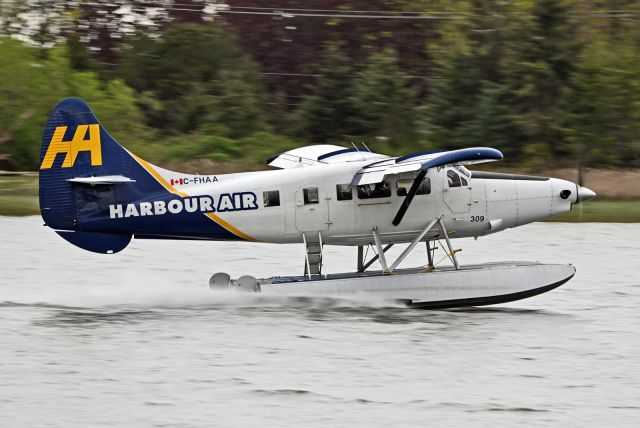 De Havilland Canada DHC-3 Otter (C-FHAA)