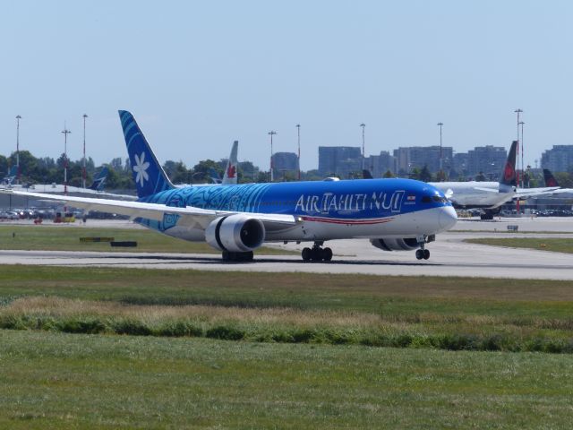 Boeing 787-9 Dreamliner (F-OMUA)