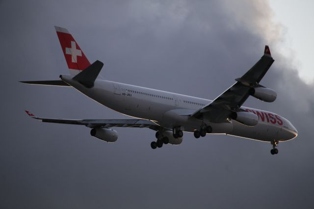 Airbus A340-300 (HB-JMJ)