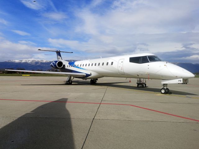 Embraer ERJ-145 (S5-APB)