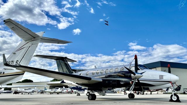 Beechcraft Super King Air 350 (N512ME) - A 1991 Beechcraft B300 Super King Air 350 w/ the US Navy’s EA-18G Growler Demo Team in formation above. 7/28/22. 