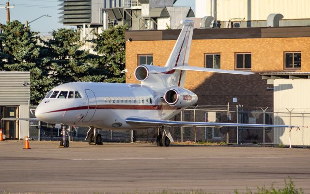 Dassault Falcon 900 (N889H)