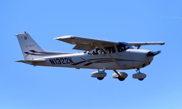 Cessna Skyhawk (piston-single) (C172) Aircraft (page 97) - FlightAware