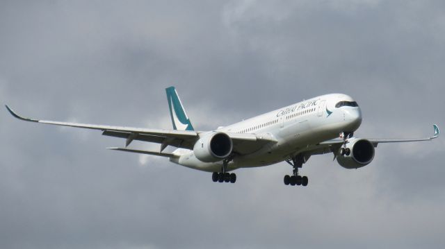 Airbus A350-900 (B-LRT) - Flying the afternoon service in.