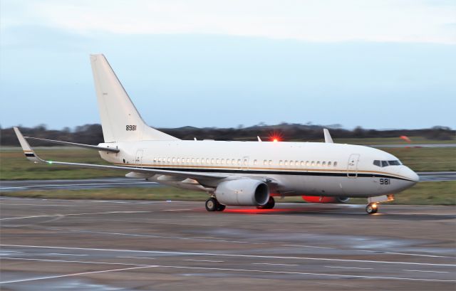 Boeing 737-700 (16-8981) - "cnv4841" usn c-40a 168981 arriving in shannon 20/11/20.