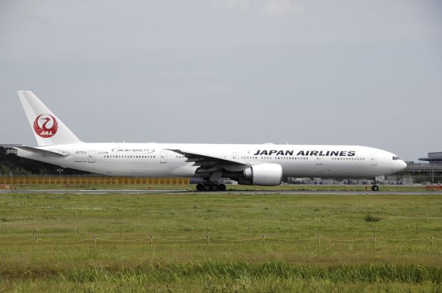 BOEING 777-300 (JA731J) - Takeoff at Narita Intl Airport Rwy16R on 2013/08/20 "JAL SKY SUITE 777"