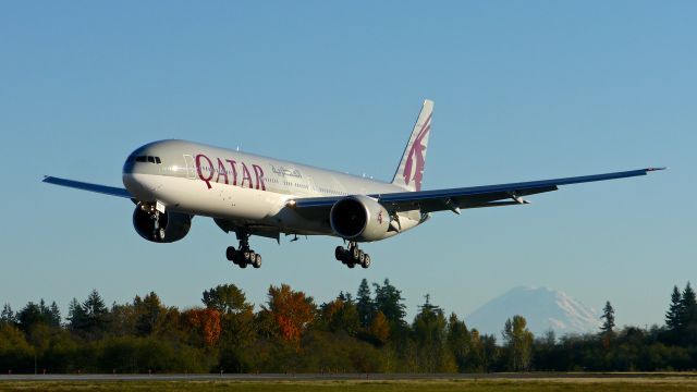 BOEING 777-300 (A7-BEO) - BOE909 on final to Rwy 34L to complete a ferry flight from KPDX on 10.27.17. (ln 1527 / cn 64065). The aircraft was returning after being painted. 