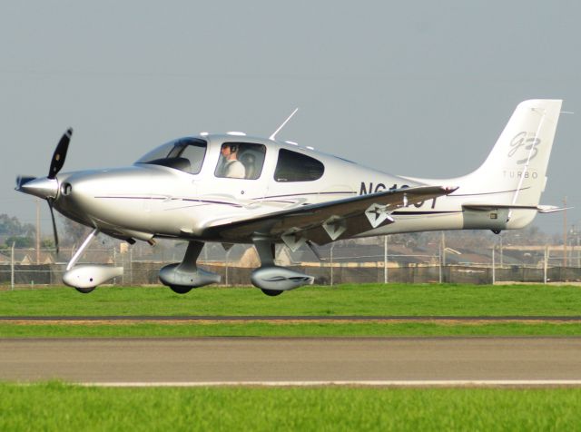 Cirrus SR-22 (N612CT)