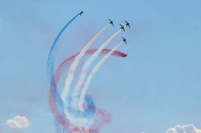 — — - Patrouille de France sur Alphajet. Meeting aérien de Grenoble le Versoud. 7 juillet 2018.