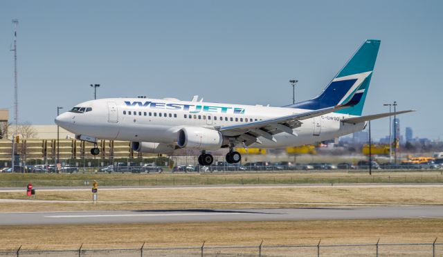 Boeing 737-700 (C-GWSQ)