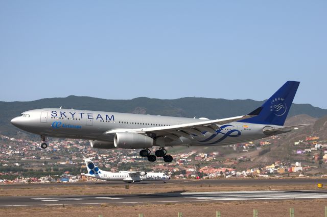 Airbus A330-200 (EC-LQP)