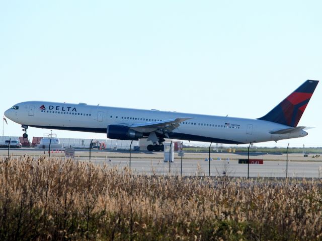 BOEING 767-400 (N837MH) - 04 fev 2016