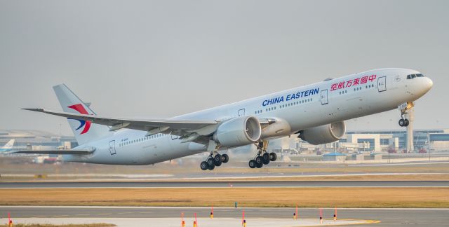 BOEING 777-300 (B-2021)