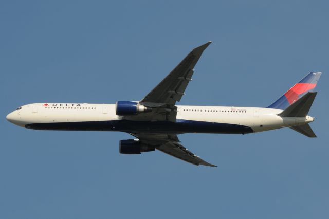 BOEING 767-400 (N839MH)