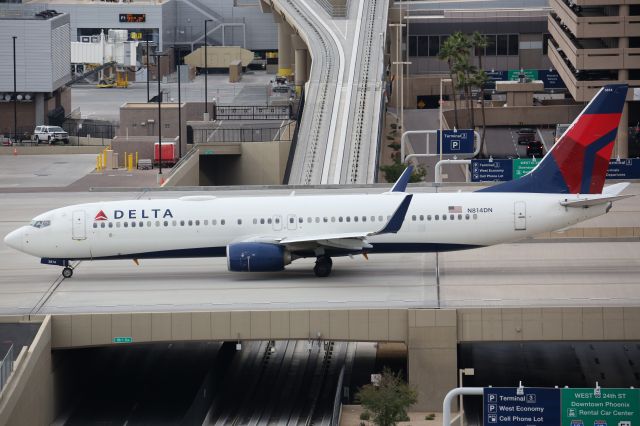 Boeing 737-900 (N814DN)