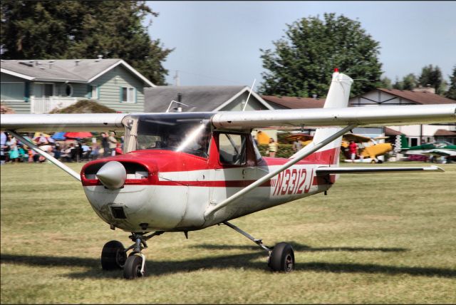 Cessna 152 (N3312J) - N3312J taxing at Cawley Flyin