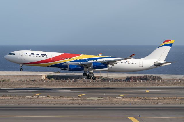 Airbus A340-300 (YR-LRC)