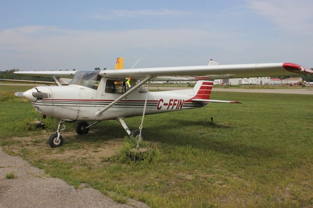 Cessna 152 (C-FFIN) - Cessna 152 C-FFIN Aéroport de Lachute CSE4 QC. 25-08-2018