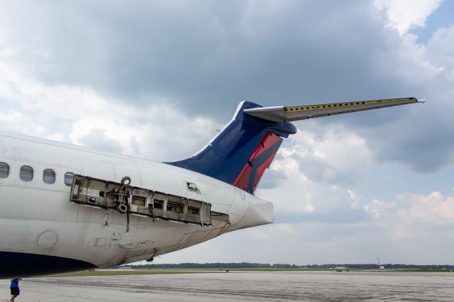 McDonnell Douglas MD-88 (N970DL) - Former Delta MD-88 sitting on the South Ramp to make room for the airshow acts on the East Ramp.