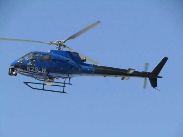 Eurocopter AS-350 AStar (N29LW) - Landing on northeast pad