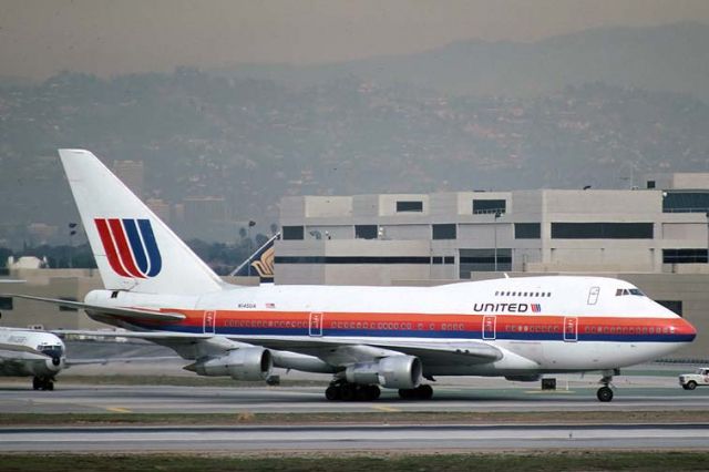 BOEING 747SP (N145UA) - United Airlines 747SP-21 N145UA at Los Angeles on January 20, 1989. This 747SP is now NASAs SOFIA N747NA Clipper Lindbergh.