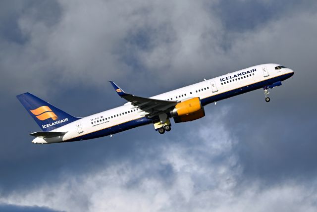 Boeing 757-200 (TF-FIO)