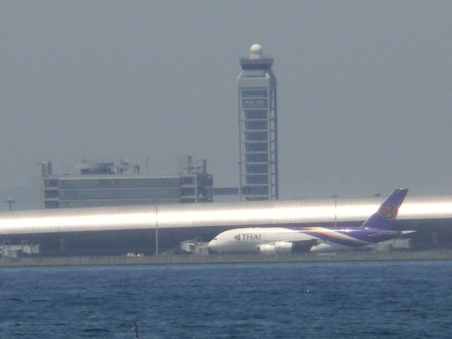 Airbus A380-800 — - タイと管制塔(●´ω｀●)