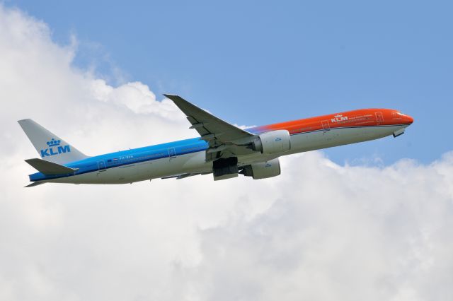 BOEING 777-300 (PH-BVA)