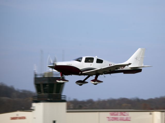 Cessna 400 (N412RP) - Take off runway 26.